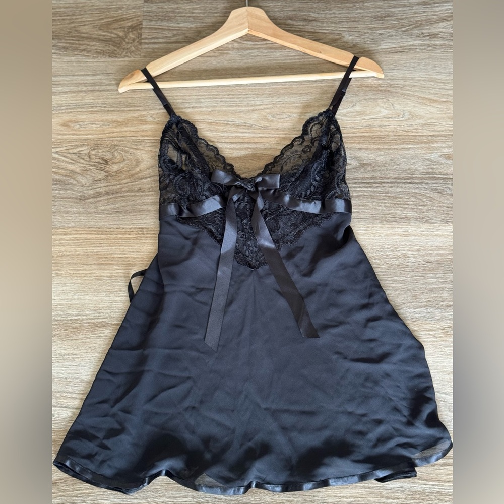 seductive wear baby doll black, lace in the bra, and bow on the front and sides